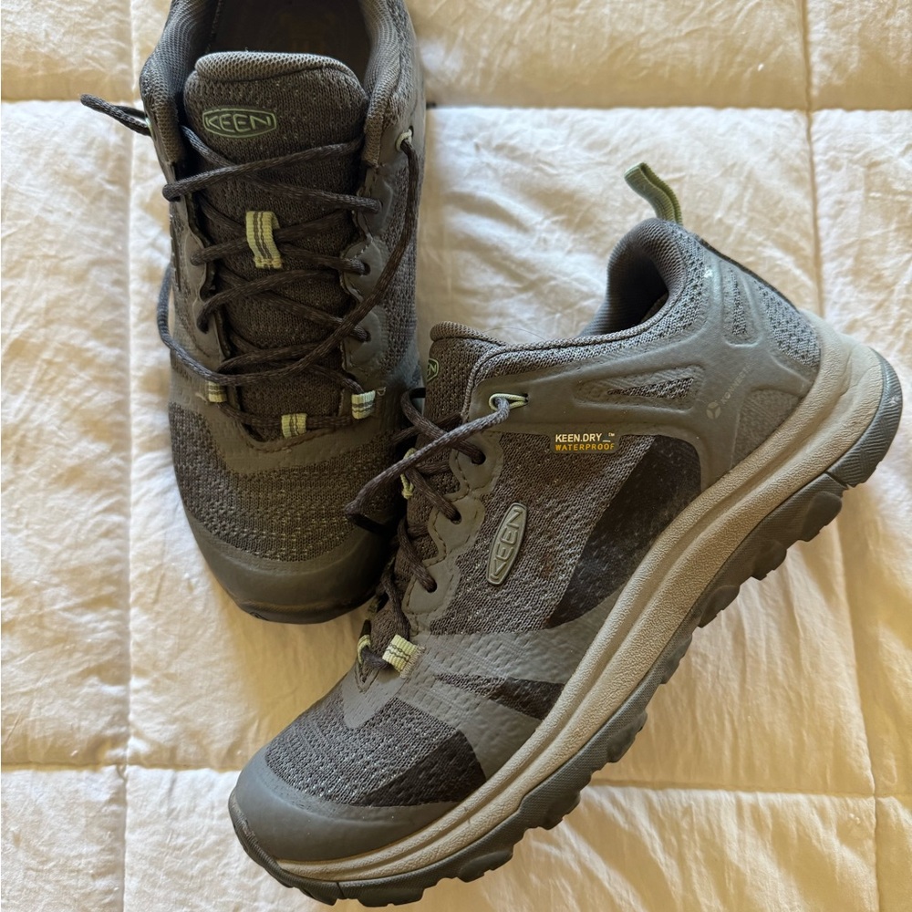 Keen Gray Athletic Trail Shoes for Outdoor Adventures